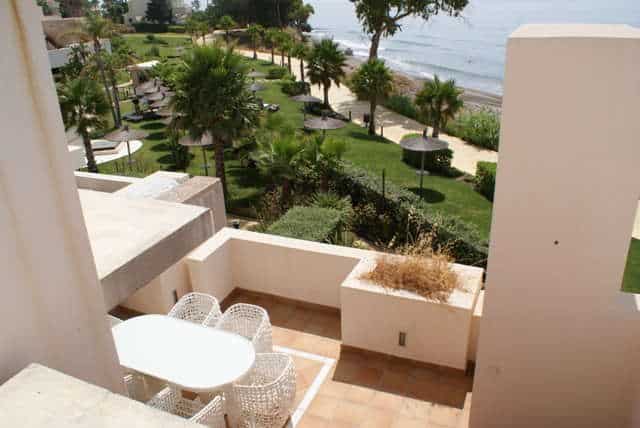 Duplex penthouse front line to the beach for sale in Bahia de la Plata, Estepona
