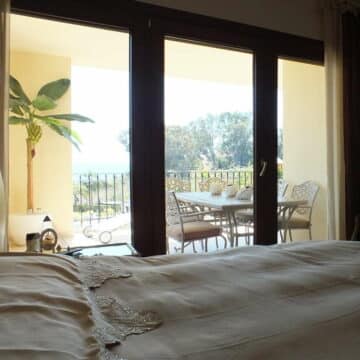 Exclusive 2 bedroom front line beach apartment in Bahia del Velerin Estepona Picture 4