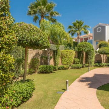 Ground floor apartment with large garden in Cortijo del Mar Resort Picture 12