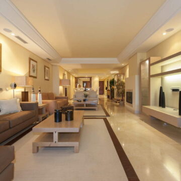 2 bedroom front line beach apartment in La Morera Los Monteros Beach Marbella Picture 1