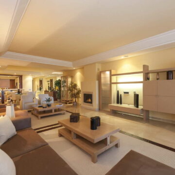 3 bedroom duplex apartment front line to the beach in Los Monteros Marbella Picture 3