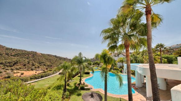 Las Lomas de la Quinta Benahavis_ground floor corner apartment for sale_View_Realista Quality Properties Marbella