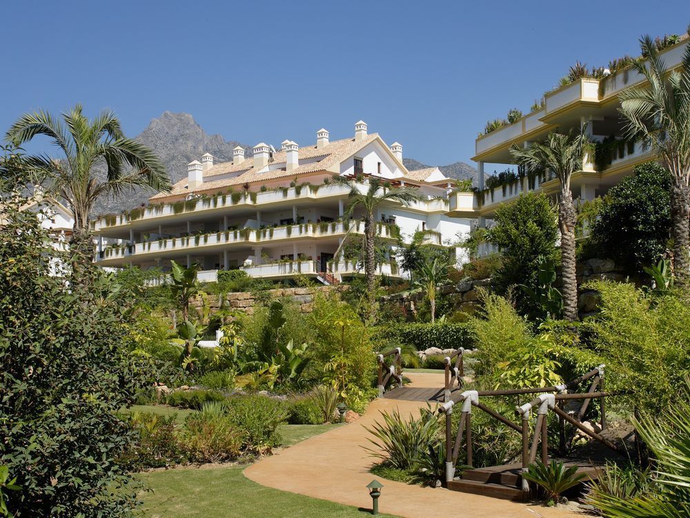 Luxury furnished apartment for sale Lomas del Rey Golden Mile Marbella