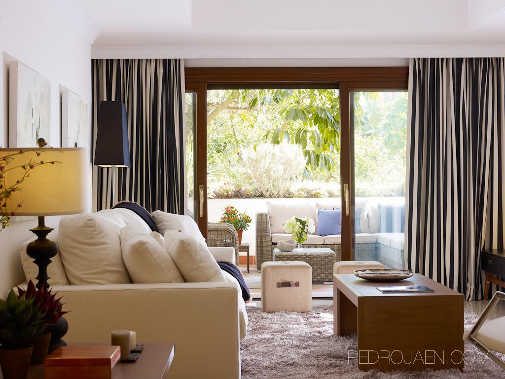 Luxury 2 bedroom furnished apartment for sale in Lomas del Rey on The Golden Mile Marbella