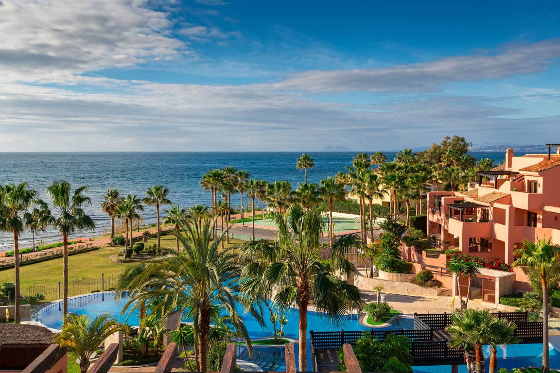 3 bedroom front line beach penthouse for sale in Mar Azul Estepona