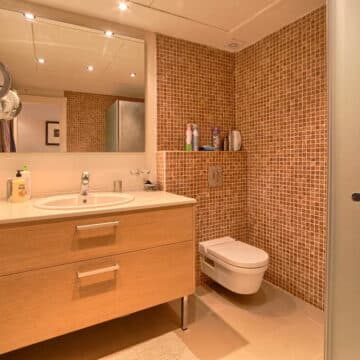 Duplex Penthouse for sale in well-known location Marina Puente Romano on the Golden Mile Marbella Picture 11