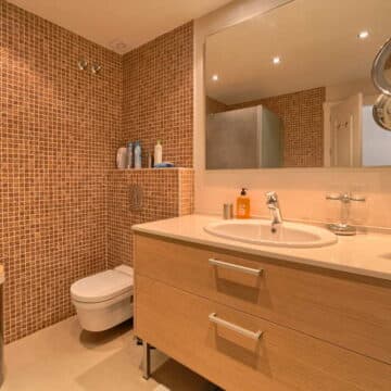Duplex Penthouse for sale in well-known location Marina Puente Romano on the Golden Mile Marbella Picture 13