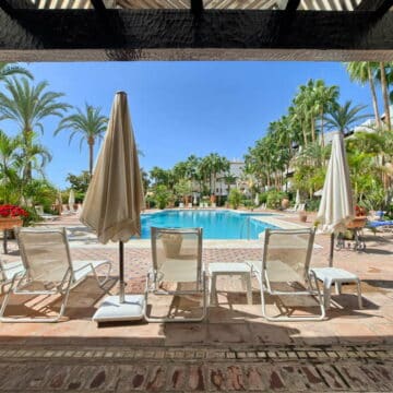 Duplex Penthouse for sale in well-known location Marina Puente Romano on the Golden Mile Marbella Picture 3