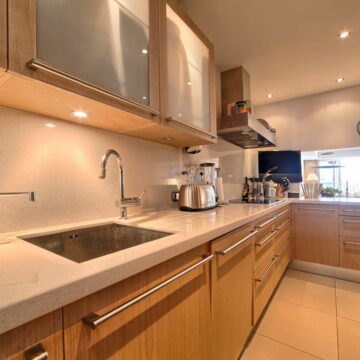 Duplex Penthouse for sale in well-known location Marina Puente Romano on the Golden Mile Marbella Picture 2