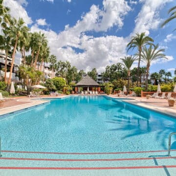 Duplex Penthouse for sale in well-known location Marina Puente Romano on the Golden Mile Marbella Picture 1