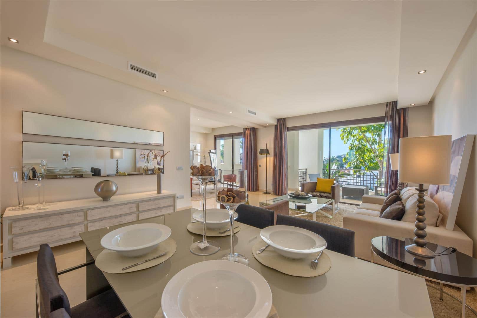 Two bedroom apartment with Large L-shaped livingroom overlooking el Paraiso Golf course and the sea, Benahavis Two bedroom apartment Large L-shaped livingroom overlooking el Paraiso Golf course and the sea, Estepona Realista Quality Real Estate Marbella