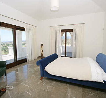 Contemporary 5 bedroom villa in Los Flamingos Golf Resort Benahavis Picture 9