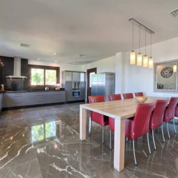 Contemporary 5 bedroom villa in Los Flamingos Golf Resort Benahavis Picture 13