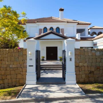 Contemporary 5 bedroom villa in Los Flamingos Golf Resort Benahavis Picture 1