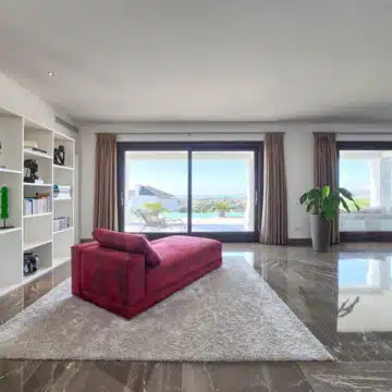 Contemporary 5 bedroom villa in Los Flamingos Golf Resort Benahavis Picture 2