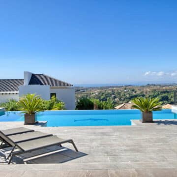 Contemporary 5 bedroom villa in Los Flamingos Golf Resort Benahavis Picture 4