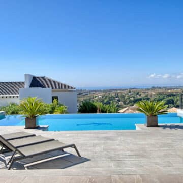 Contemporary 6 bedroom villa in Los Flamingos Golf Resort, Benahavis Picture 4