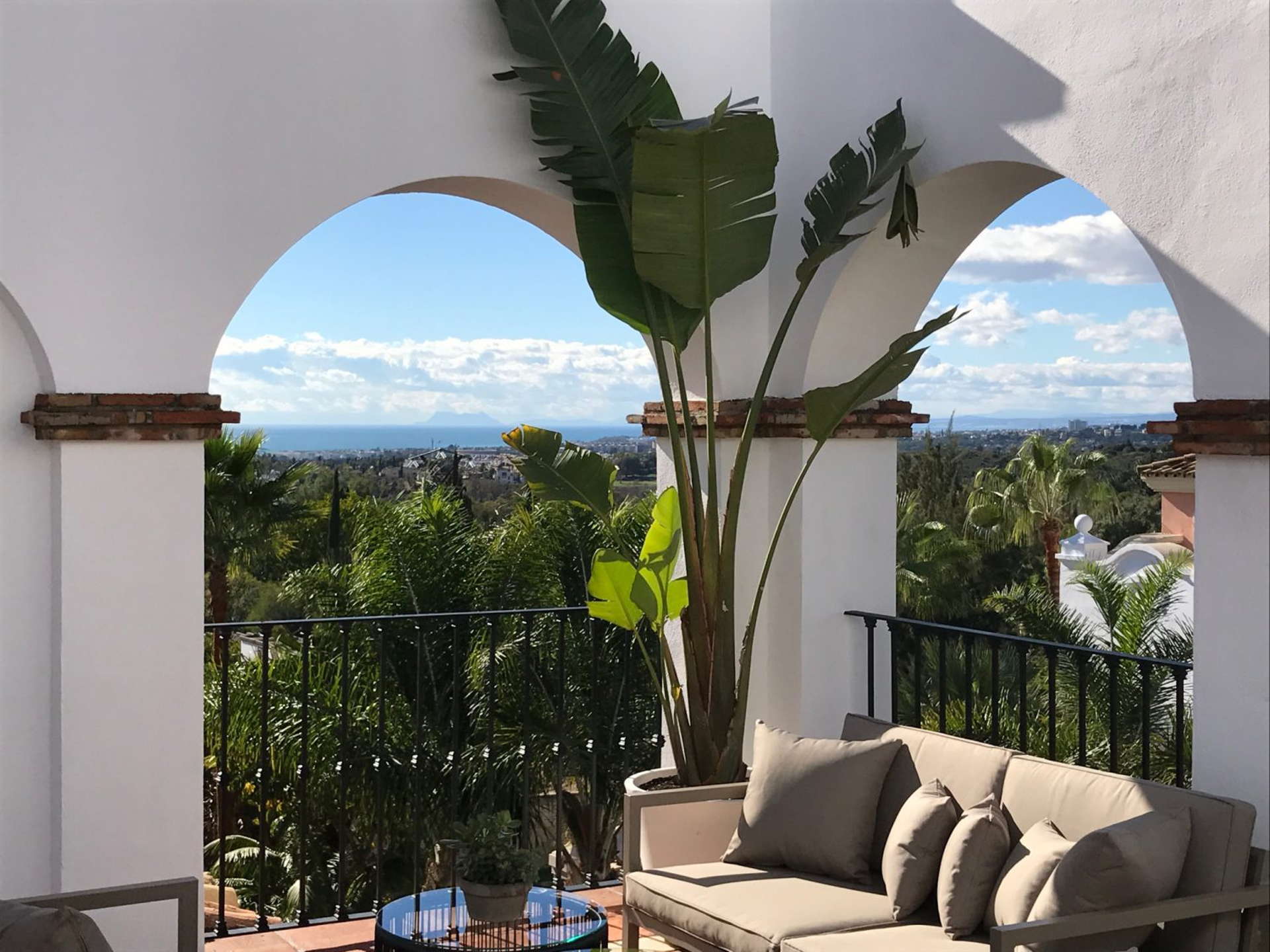 Columbus Hills contemporary 2 bedroom apartment with spectacular views in Sierra Blanca, Marbella.