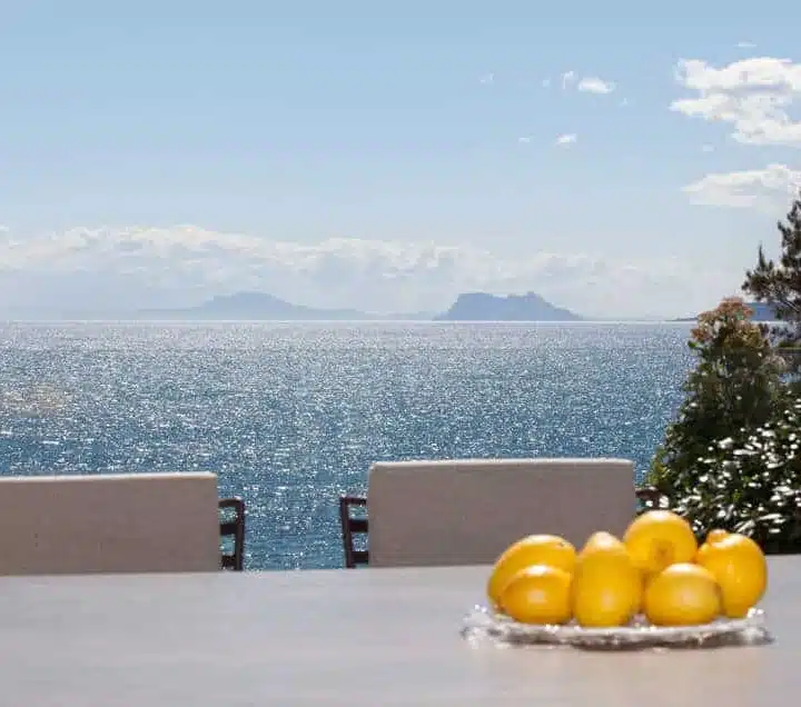 Exclusive frontline beach three bedroom apartment in Les Rivages Estepona town for sale Picture