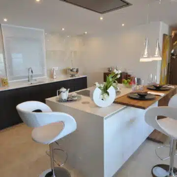 Exclusive frontline beach three bedroom apartment in Les Rivages Estepona town for sale Picture 5