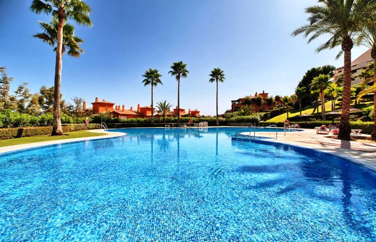 Lomas del Conde Luque Benahavis_sea view 2 bedroom apartment_swimming pool_Realista Quality Properties Marbella