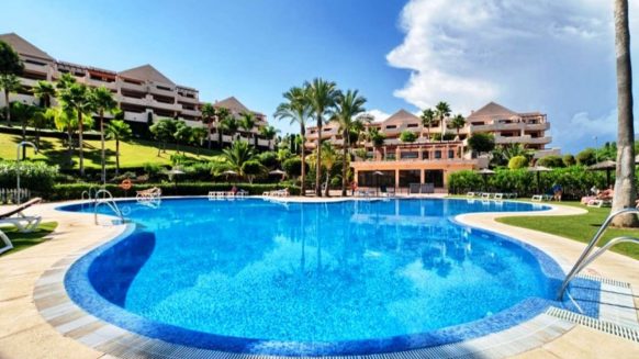 Lomas del Conde Luque Benahavis_sea view 2 bedroom apartment_swimmingpool_Realista Quality Properties Marbella
