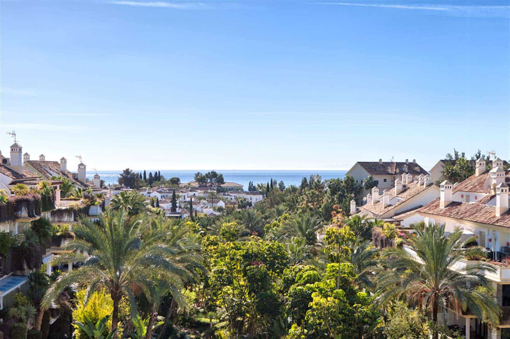 Sea view Penthouse in Lomas del Rey Golden Mile Marbella near Puente Romano and Marbella Club hotels