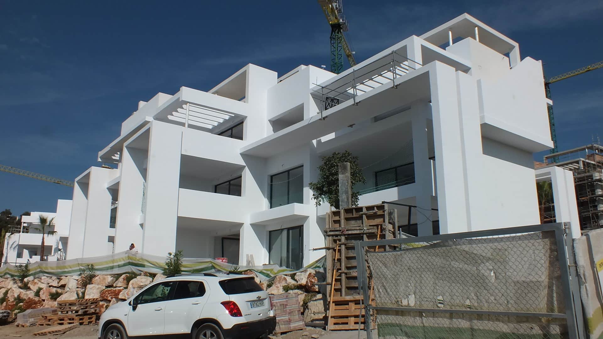 New ground floor front line golf apartment in Atalaya Hills Benahavis for sale