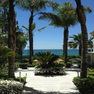 Les Rivages Estepona frontline beach two bedroom corner apartment with panoramic views for sale Picture 3