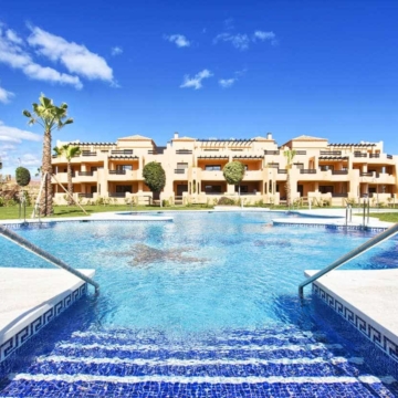 Beachside ground floor apartment in Casares Beach with large private garden! Picture 9