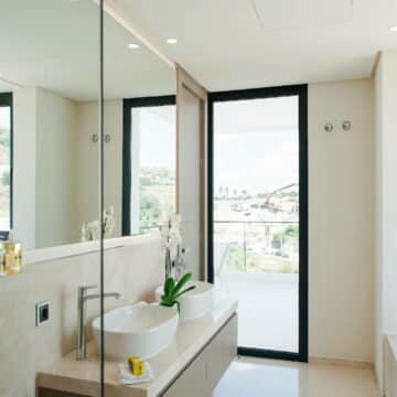 Fully furnished modern villa in Los Olivos Nueva Andalucia residential area in Marbella Picture 11