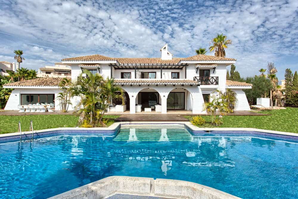 Villa for sale within walking distance to Puerto Banus, Nueva Andalucia, Marbella
