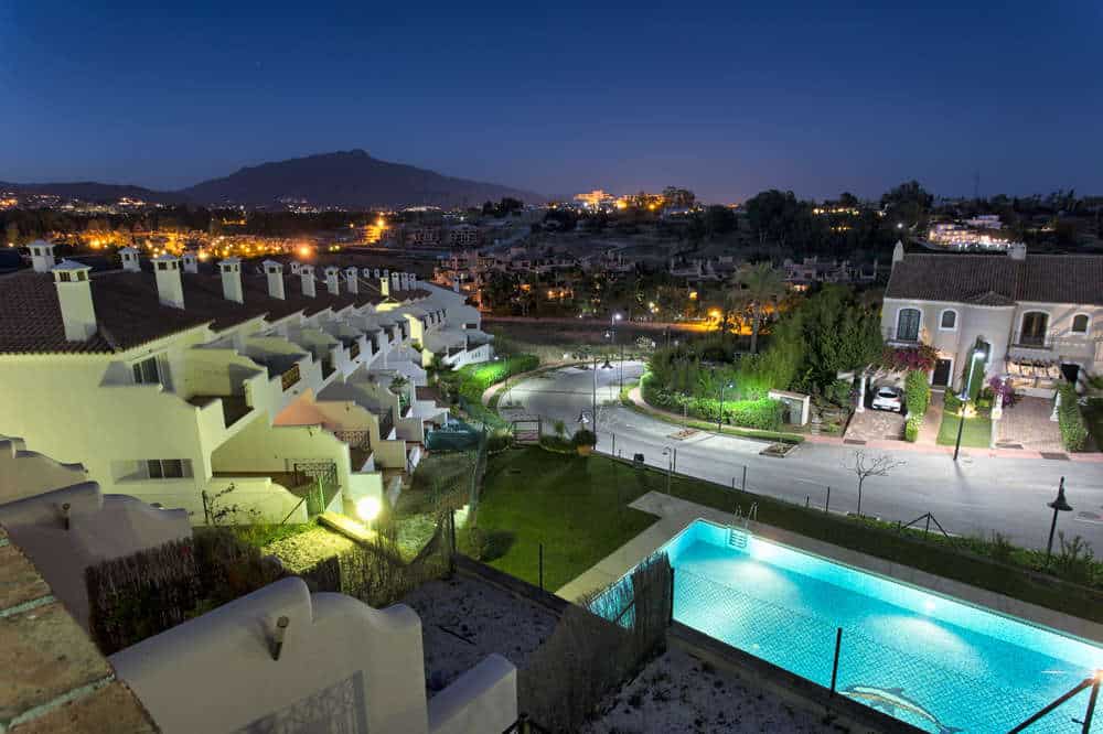 Townhouse for sale in El Paraiso Estepona