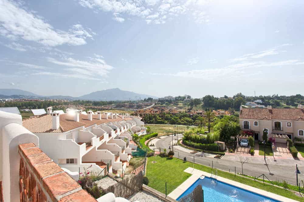 Townhouse for sale in El Paraiso Estepona close to Marbella