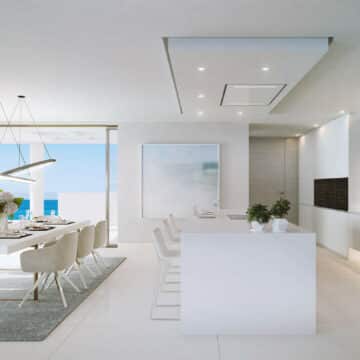 Front line beach 3 bedroom ground floor apartment in Emare Estepona offering amazing panoramic Sea Views Picture 8