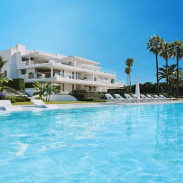 Front line beach 4 bedroom ground floor apartment with amazing panoramic Sea Views in Emare Estepona Picture 2