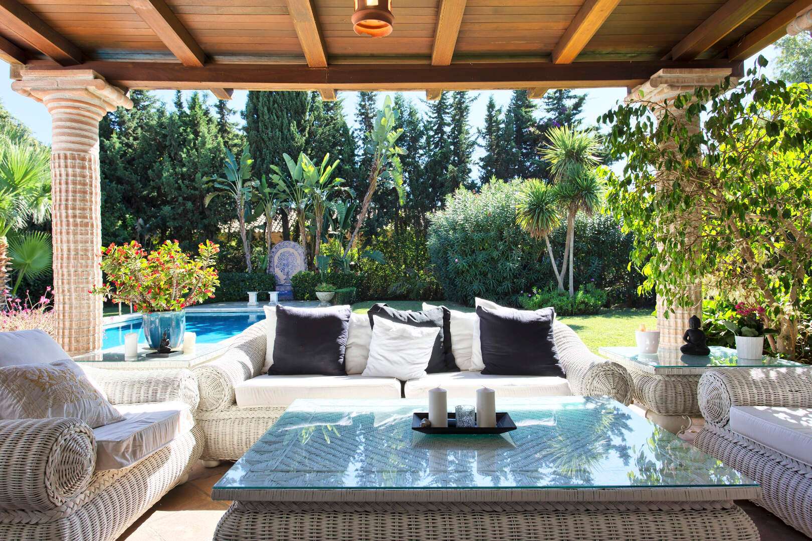 Single level villa for sale near the beach in El Paraiso Barronal Estepona