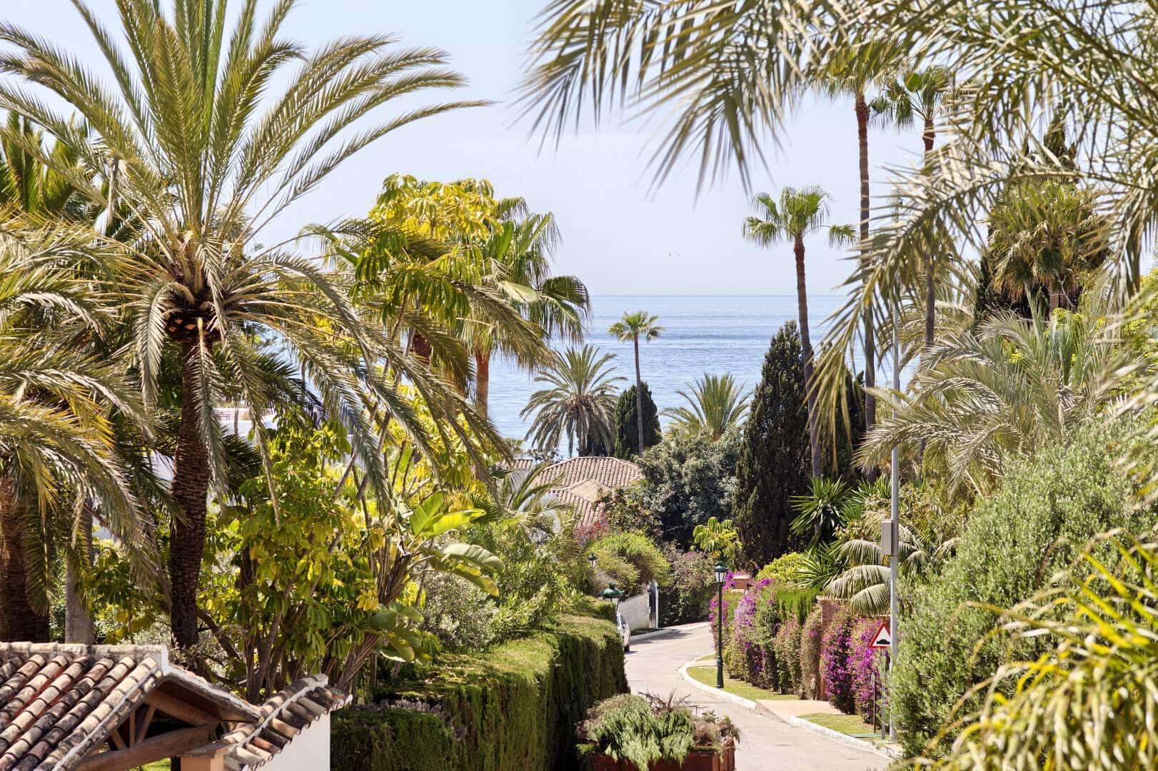 Villa for sale Los Monteros Playa Marbella walking distance to the beach and La Cabane Beach Club