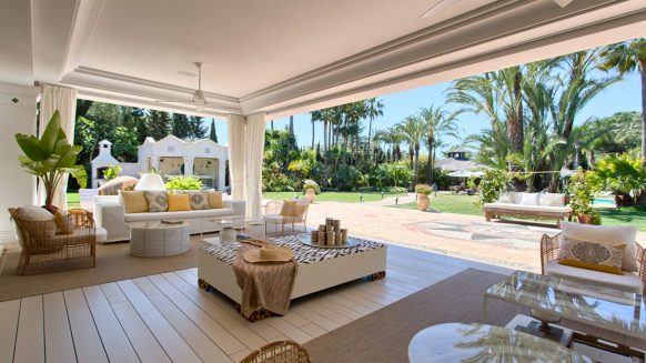 mansion villa for sale beachside Guadalmina Baja Marbella private location large plot_Realista Quality Properties Marbella