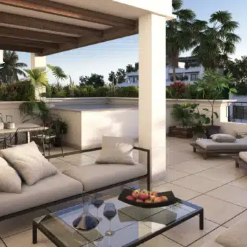 Duplex penthouse with 3 bedrooms and own plunge pool in Lomas del Rey on the Golden Mile Marbella just above Puente Romano Hotel Picture 2