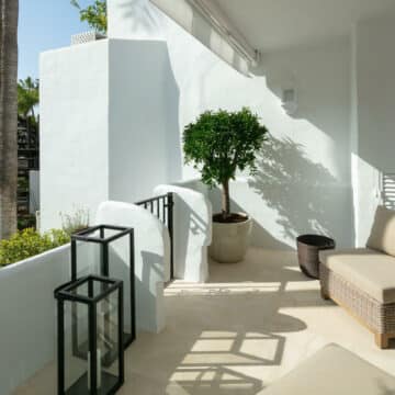 Puente Romano Apartment with fantastic sea views, renovated to a very high standard Picture 1