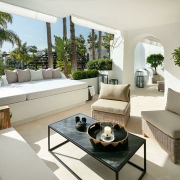 Puente Romano Apartment with fantastic sea views, renovated to a very high standard Picture 0