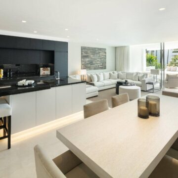 Puente Romano Apartment with fantastic sea views, renovated to a very high standard Picture 2