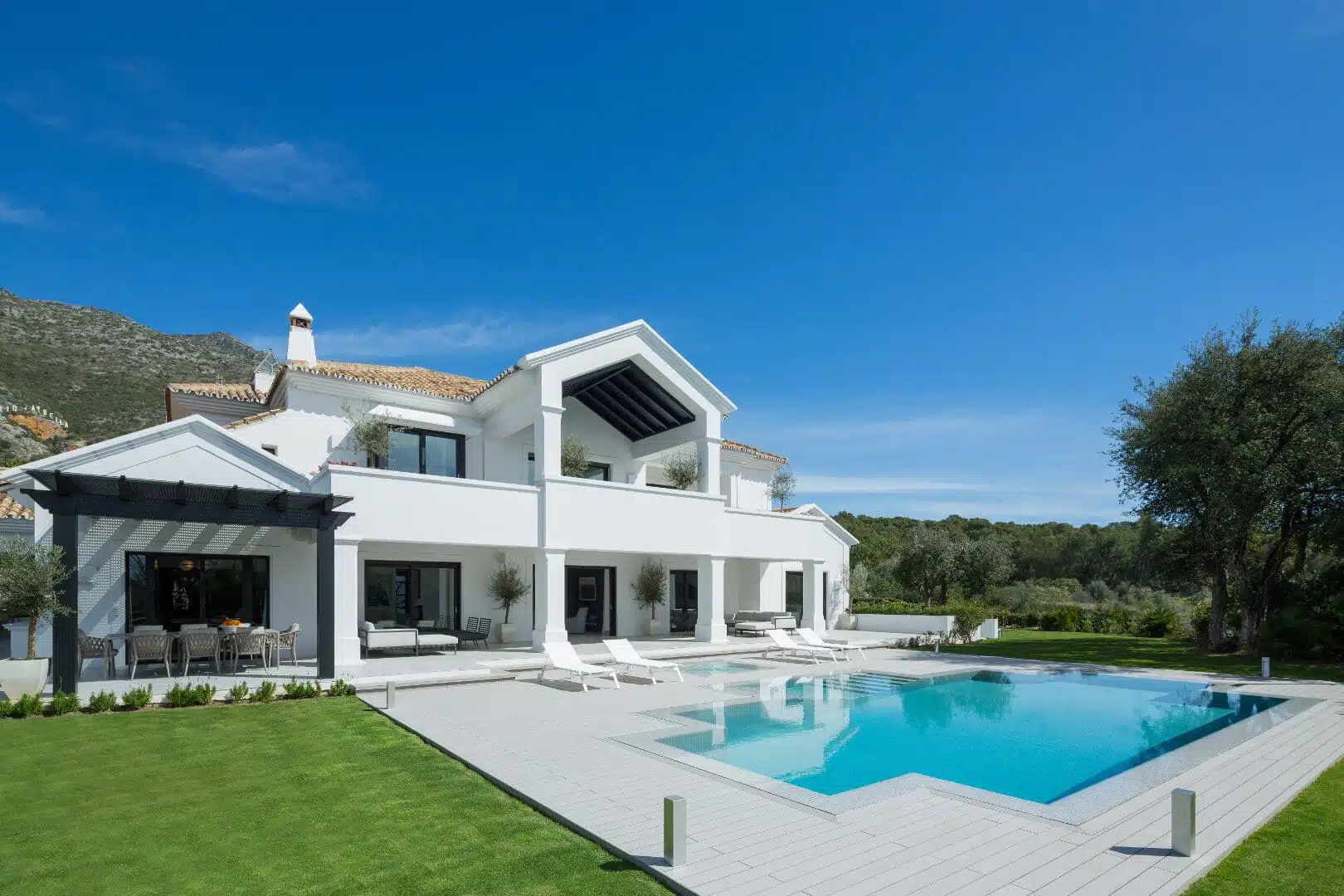 An exceptional villa in the gated 24-hour security community of Los Picos in Sierra Blanca Marbella