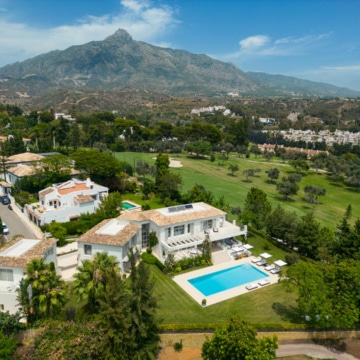 A contemporary mansion sitting front line to the course at Aloha Golf within a gated community of luxury villas Picture 49