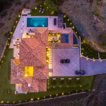 Spectacular family residence with amazing sea views situated in the prestigious hillside of El Madroñal Benahavis Picture 36