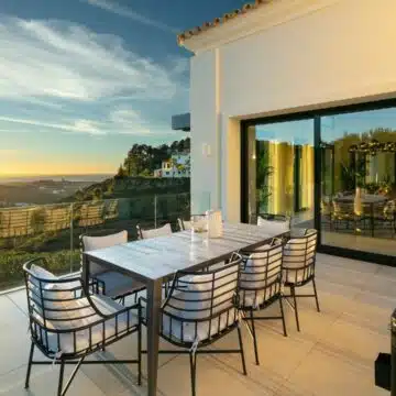 Spectacular family residence with amazing sea views situated in the prestigious hillside of El Madroñal Benahavis Picture 35