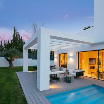 Contemporary villa in Guadalmina Alta within walking distance to all amenities, International schools and commercial centre and golf. Picture 8