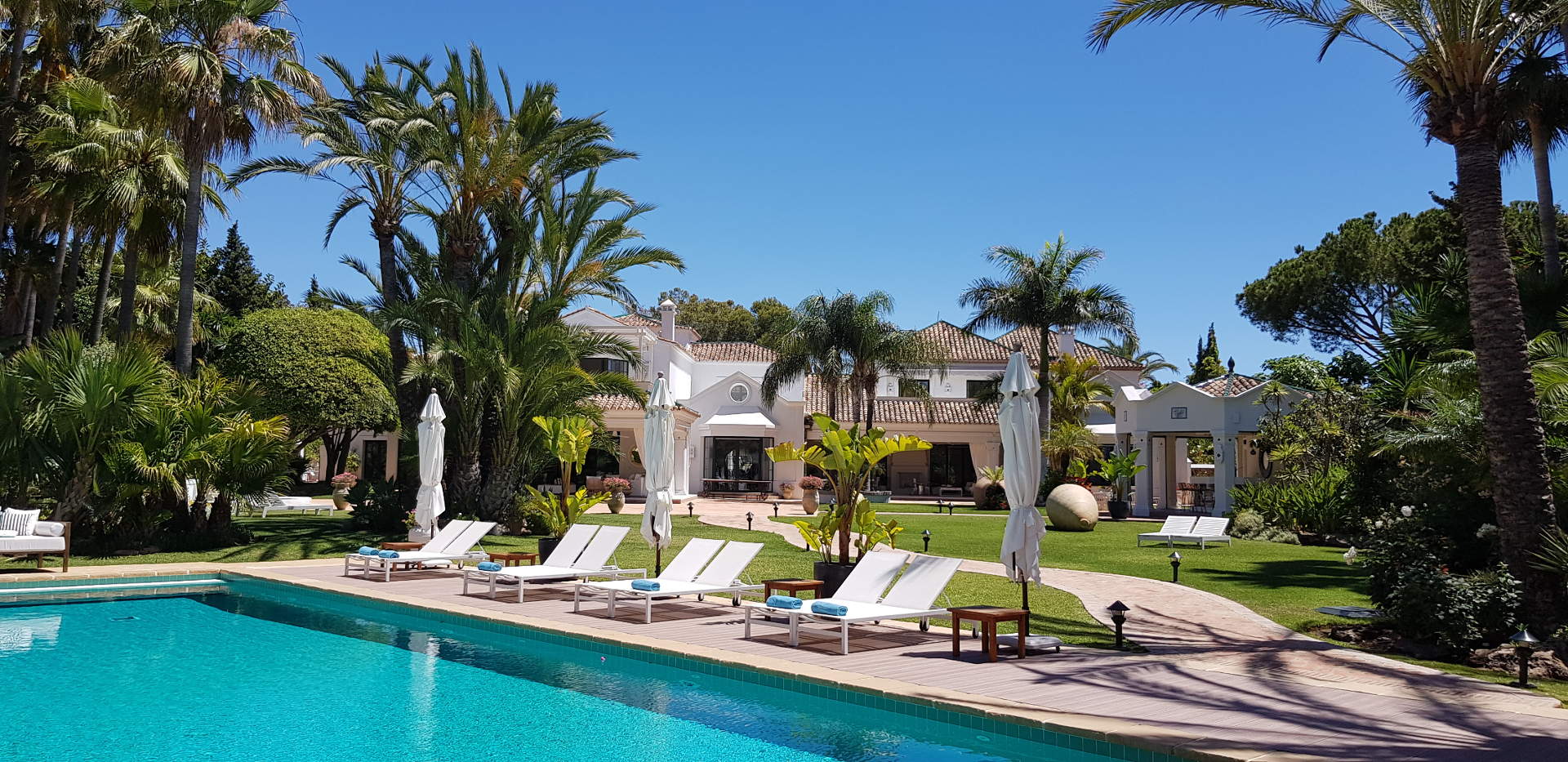 Magnificent country estate villa at walking distance to the beach in Guadalmina Baja San Pedro Marbella