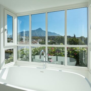 Family Villa in the heart of the Golf Valley, Las Brisas Marbella, close to amenities and schools Picture 14
